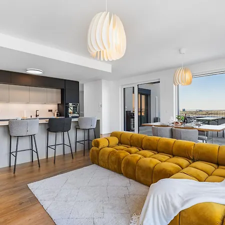 Апартаменты Panorama Bory Penthouse